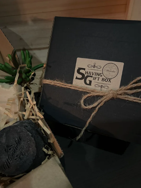 CHARCOAL & EUCALYPTUS SHAVING PACK
