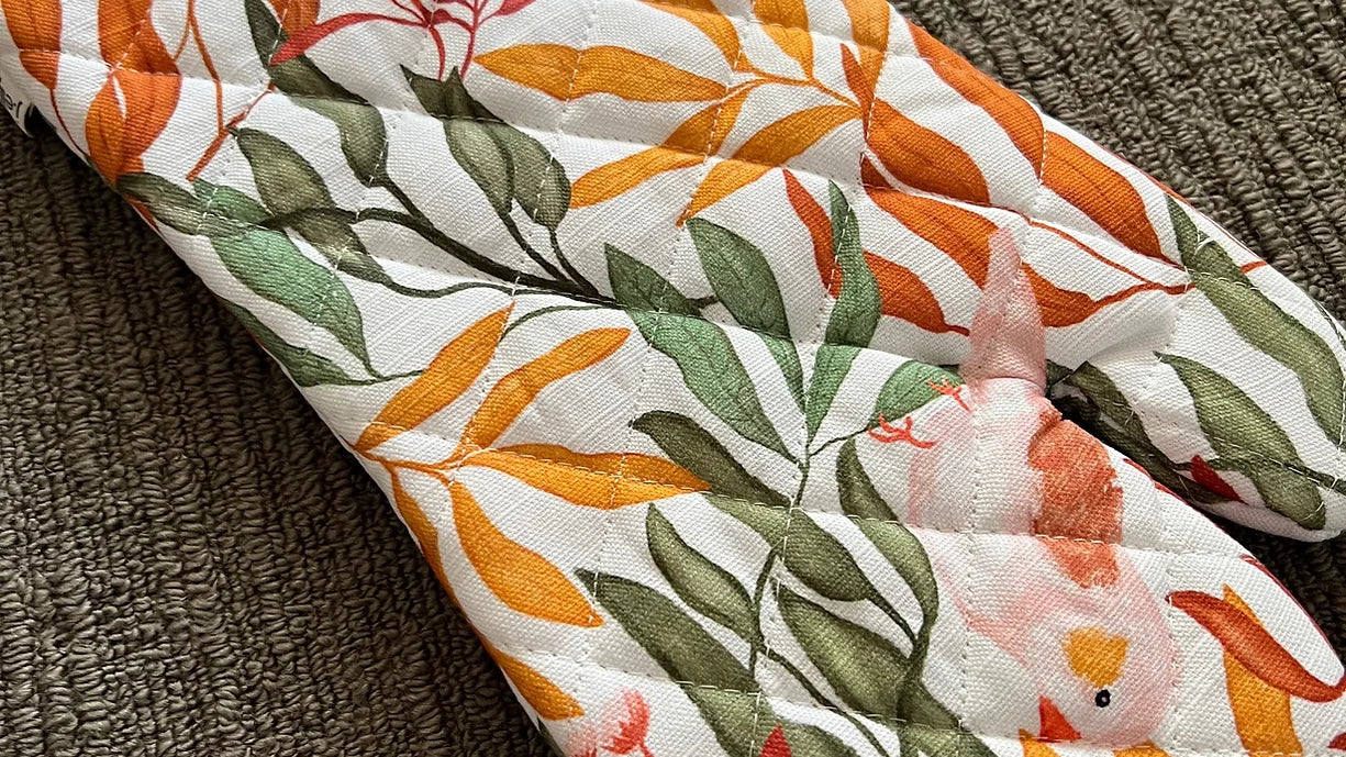 APRON OVEN GLOVE AND OVEN MIT SET