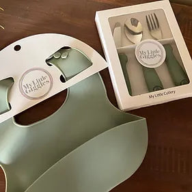 SILICONE BIB AND CUTLERY SET